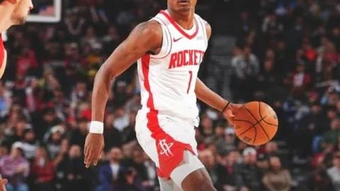 “梅龙克LIV赛两轮领先11杆 13人团队优势显著扩大”